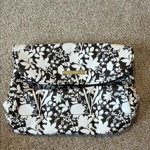 Black and White Floral Toiletry Bag